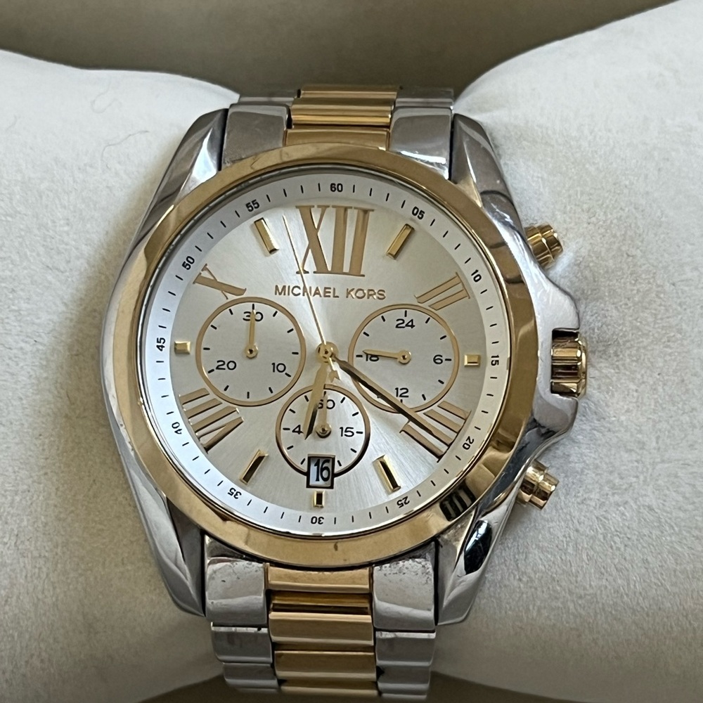 Everest Silver Tone Stainless Steel Men's Watch